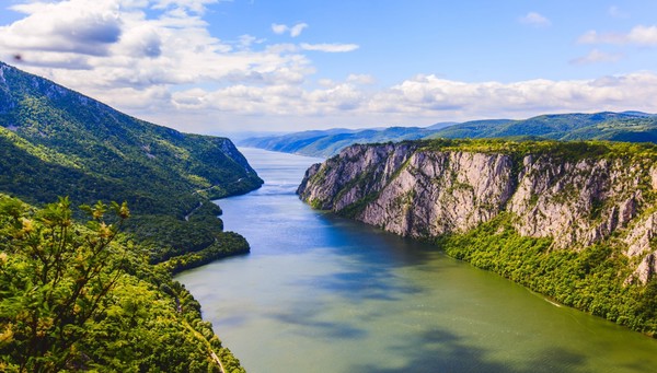 Garganta De Puertas De Hierro